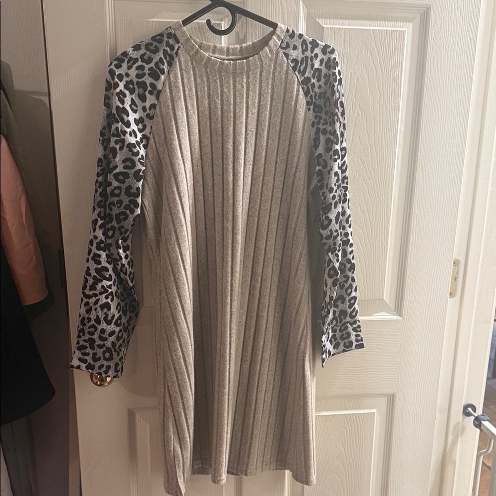 Ribbed Knit Tunic with Leopard Raglan Sleeves - Gray & Black - Picture 1 of 1